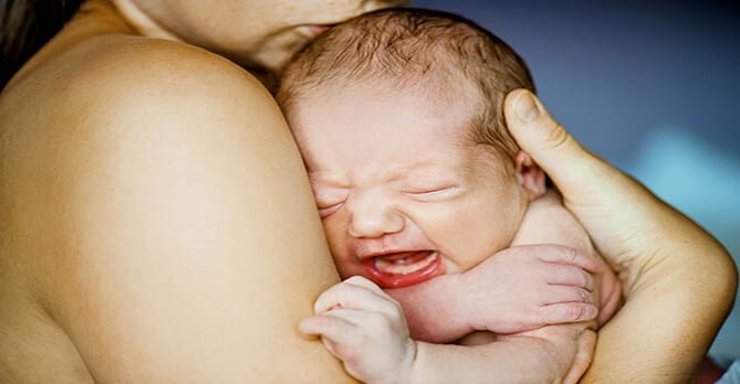 Yenidoğan Bebek Annelerini Endişelendiren 8 Sorun