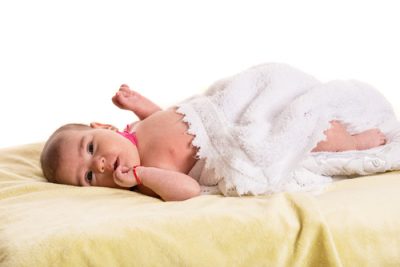 Tortikolisli Bebek Nasıl Tutulmalı